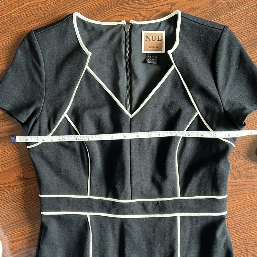 Nue By Shani Black/White V-Neck Piped Detail Tulip Hem Midi Dress. Size 8. - Picture 9 of 10